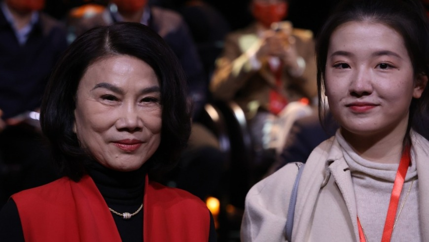武大硕士回应超越雷军言论,2025澳门马会传真免费资料大全,重点解答解释落实_入门版V12.51